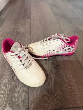 OTTO White and Hot Pink Girl’s Soccer league Cleats